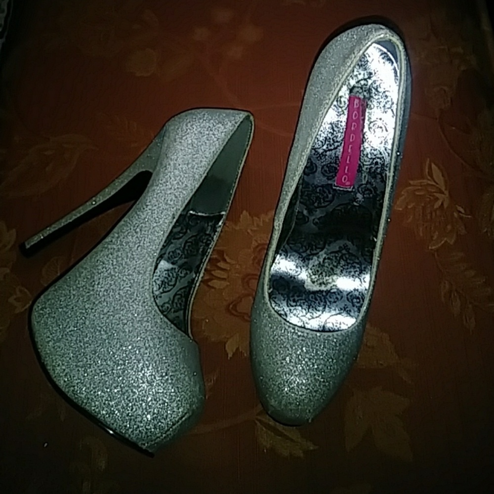 Glitter pump
